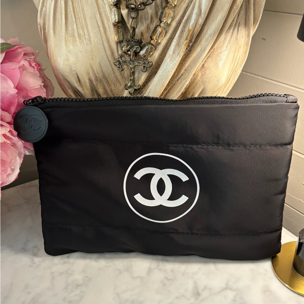NIB Black and White Large Quilted CC Pouch with black zipper pull